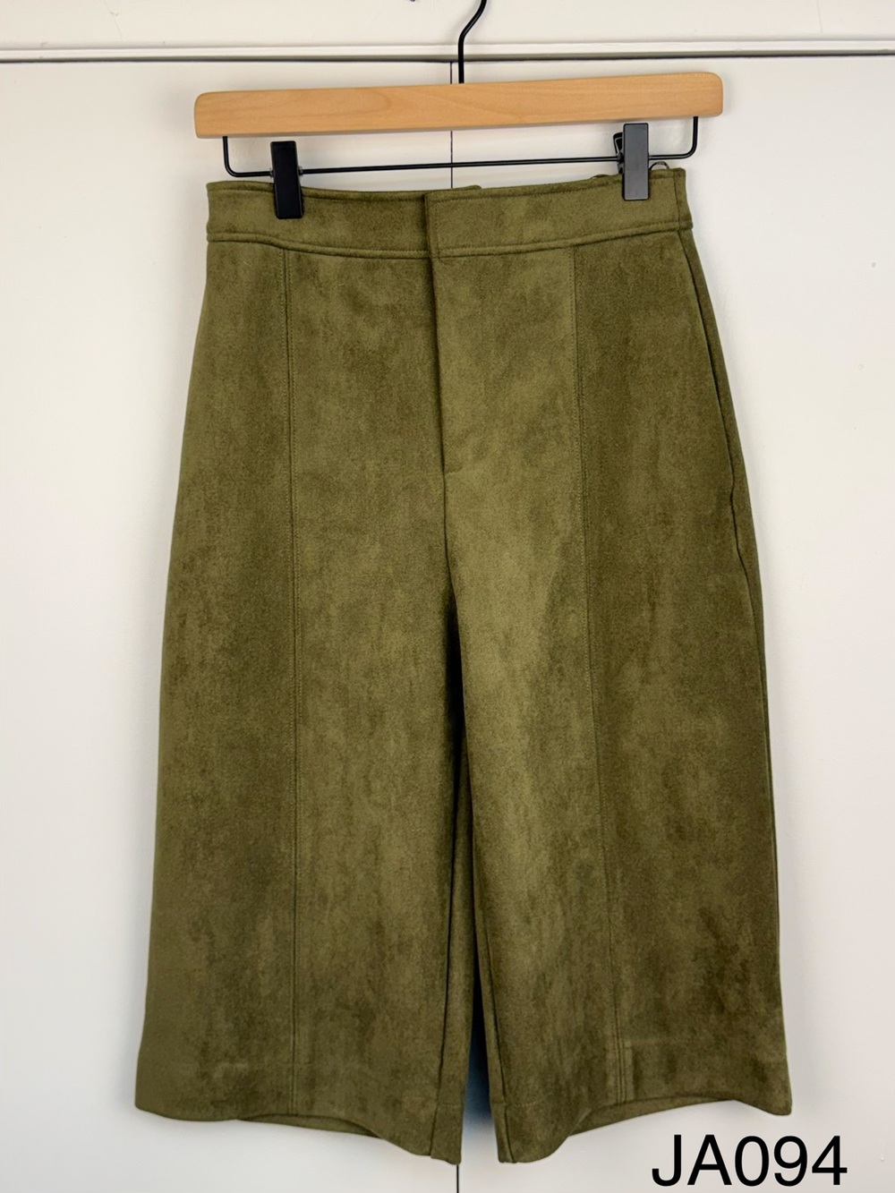 ZARA Suede-Effect Bermuda Shorts Mid Khaki XS NWT